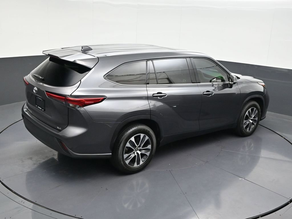 Used 2022 Toyota Highlander XLE FWD image 20