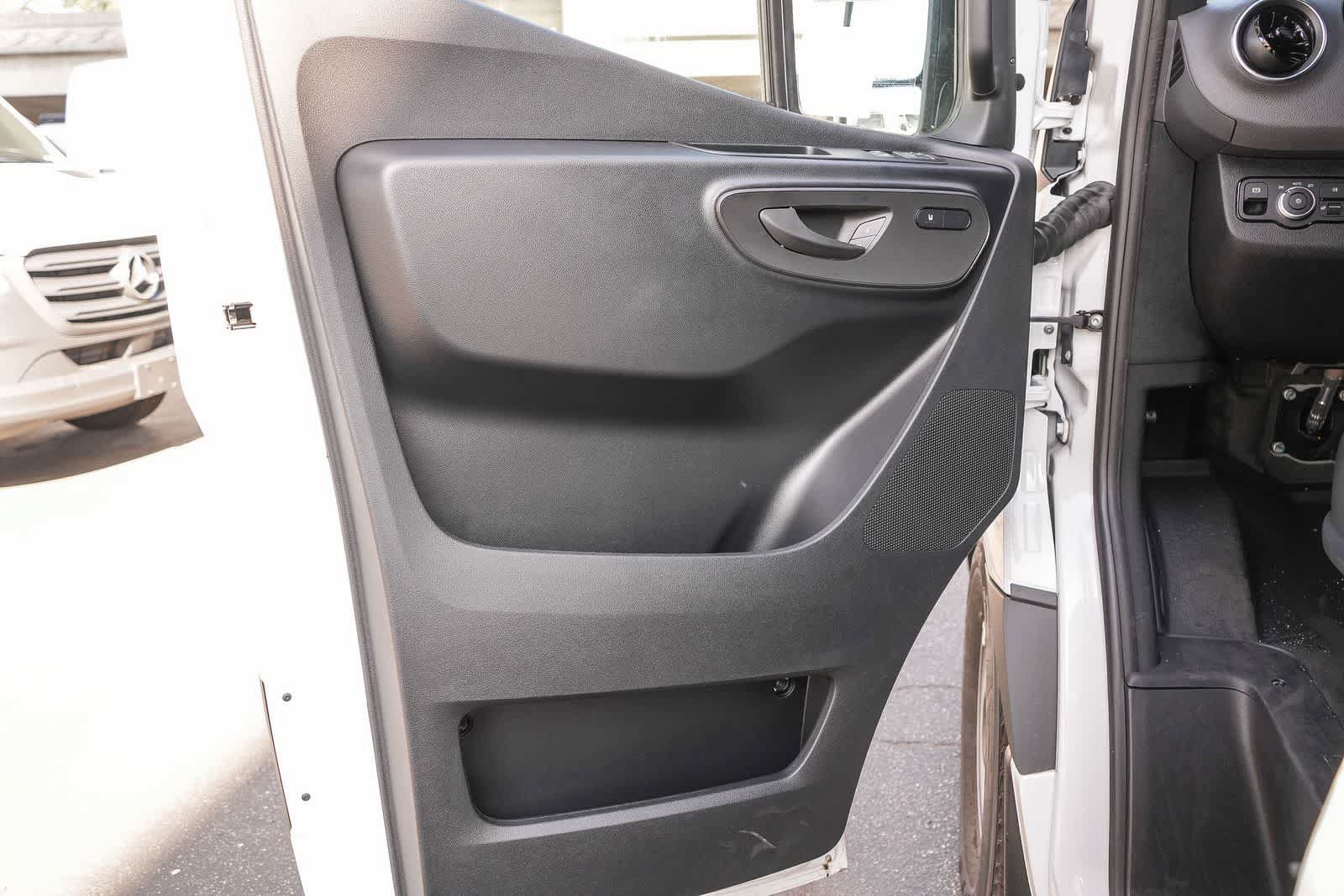 New 2025 Mercedes-Benz eSprinter 170 Cargo image 22