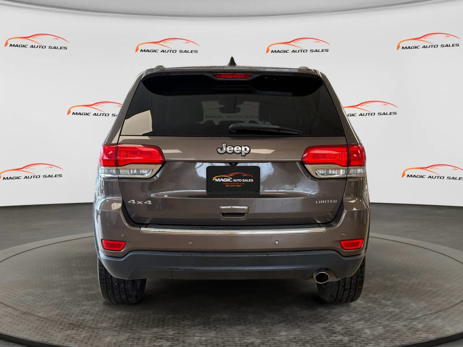 Used 2018 Jeep Grand Cherokee Limited AWD/4WD image 9