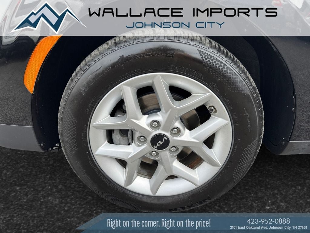 Used 2024 Kia Soul LX w/ Option Group 015 FWD image 9