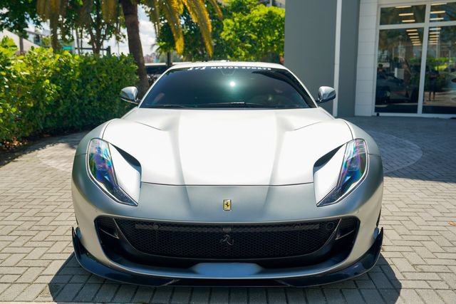 Used 2018 Ferrari 812 Superfast RWD image 4