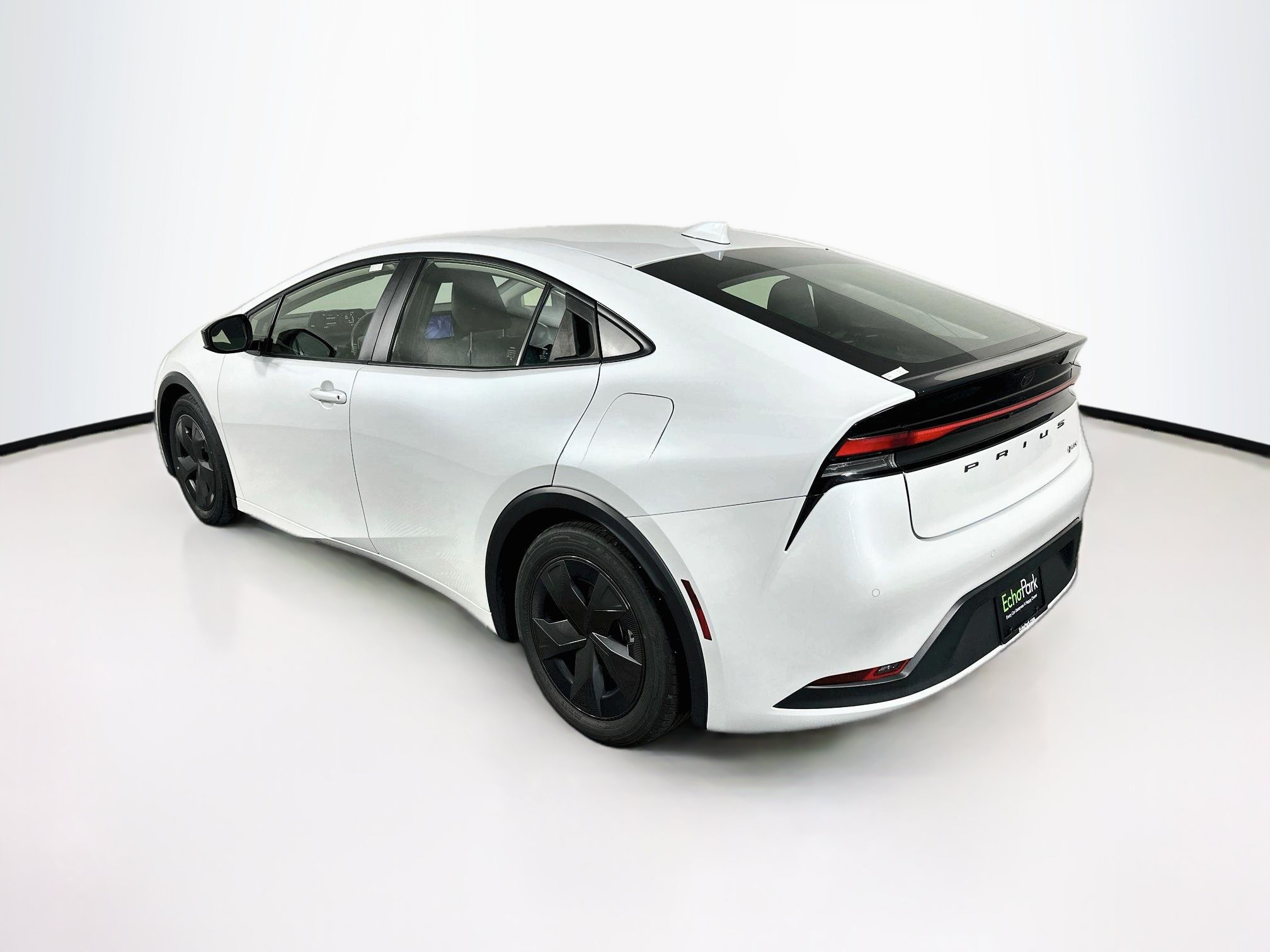 Used 2024 Toyota Prius LE FWD image 5