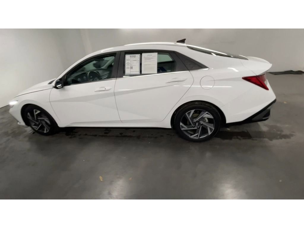 Used 2025 Hyundai Elantra SEL image 6