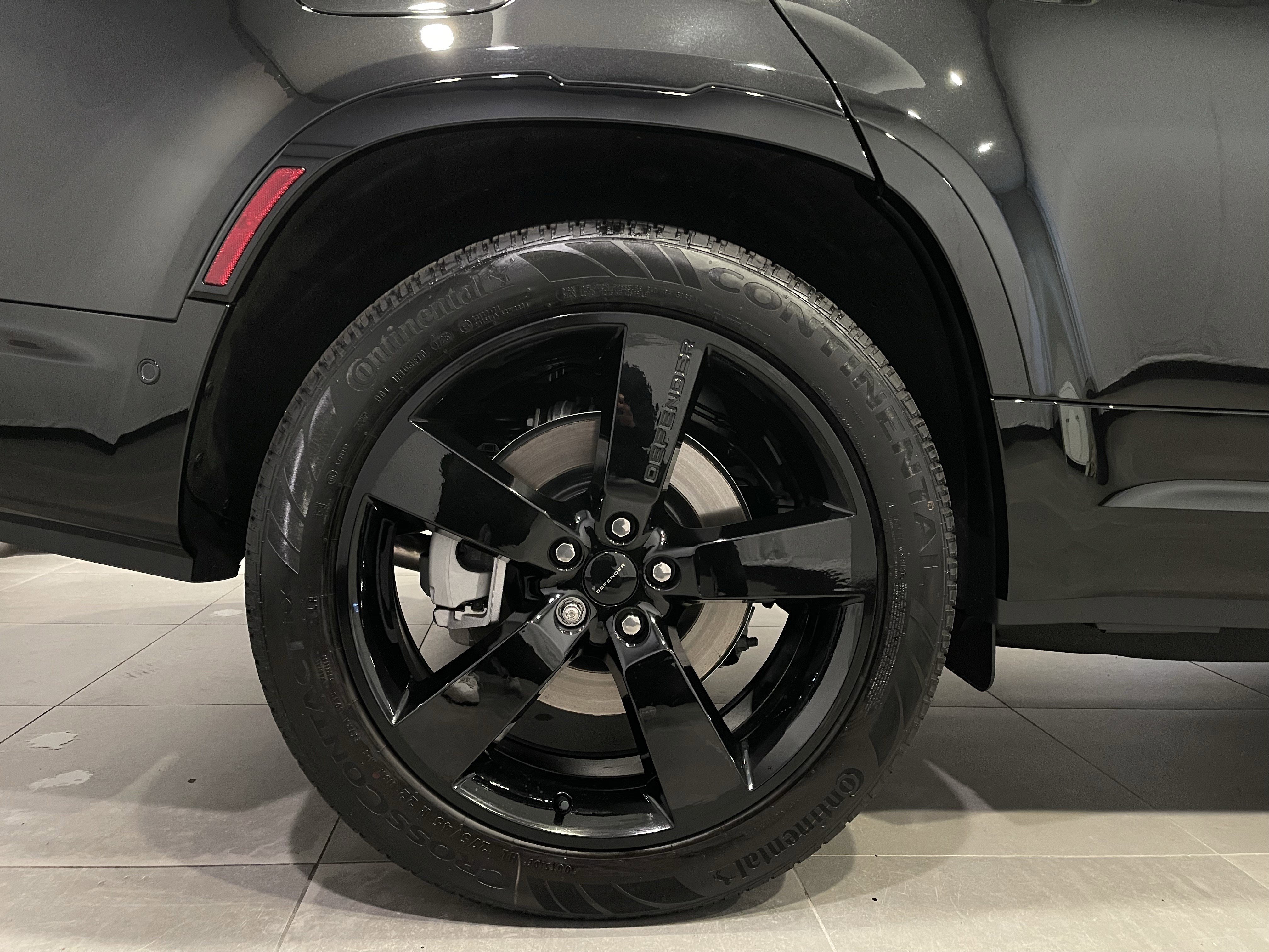 Used 2026 Land Rover Defender 130 X-Dynamic SE image 9