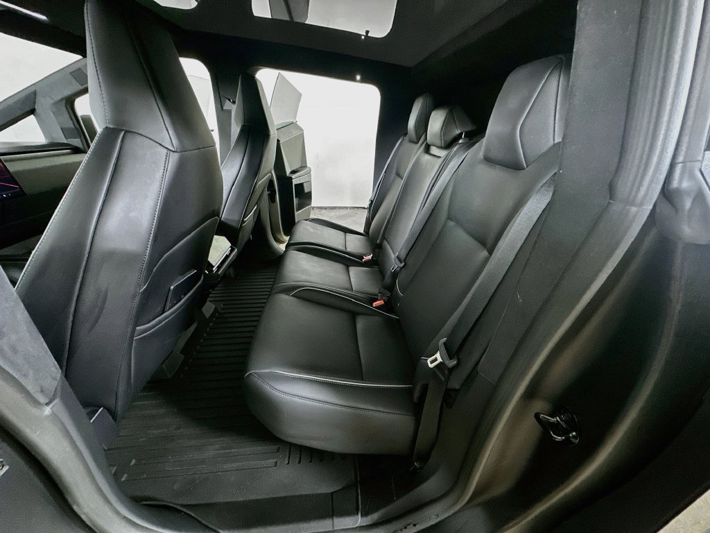 Used 2025 Tesla Cybertruck AWD Crew Cab image 16