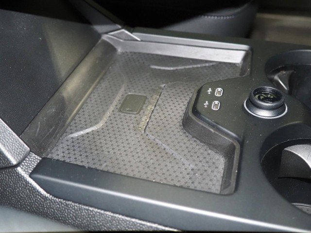 Used 2024 BMW iX xDrive50 w/ Premium Package image 31