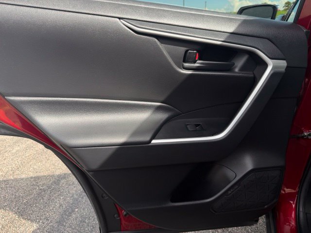 Used 2021 Toyota RAV4 LE FWD image 28