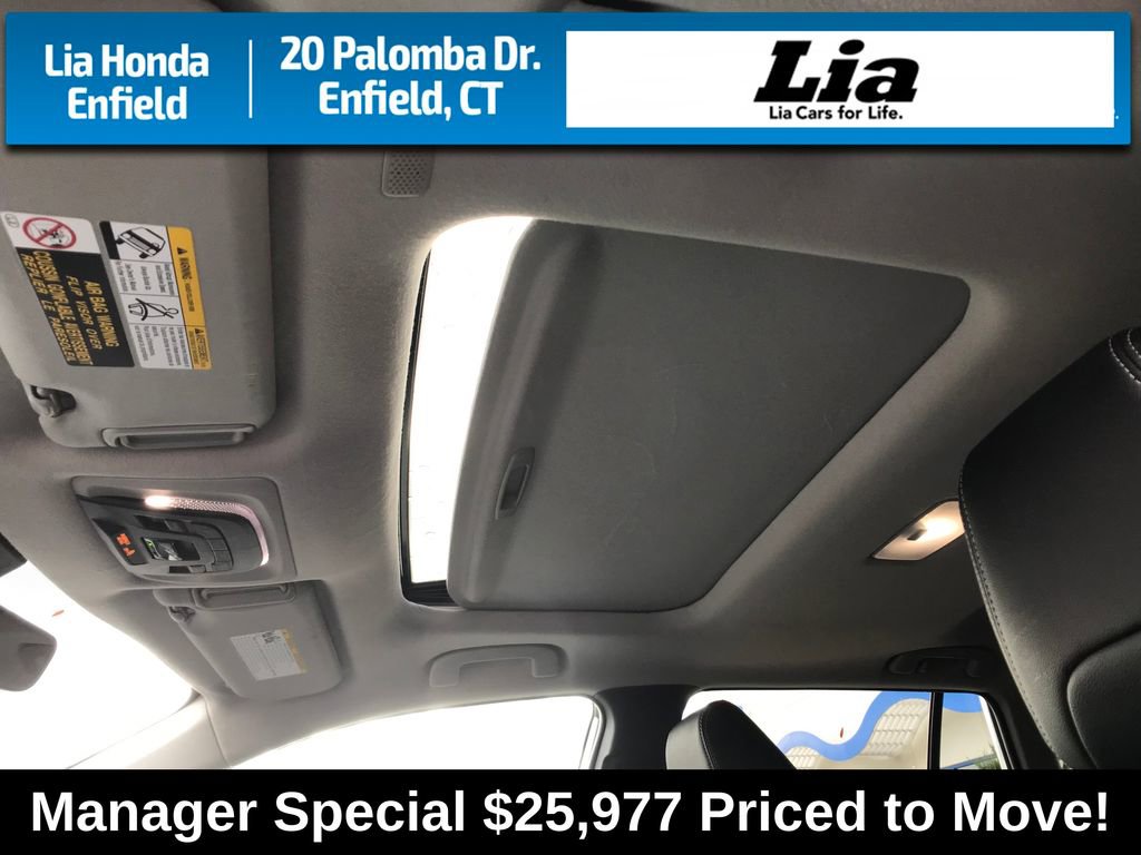 Used 2022 Toyota Corolla Cross XLE image 17