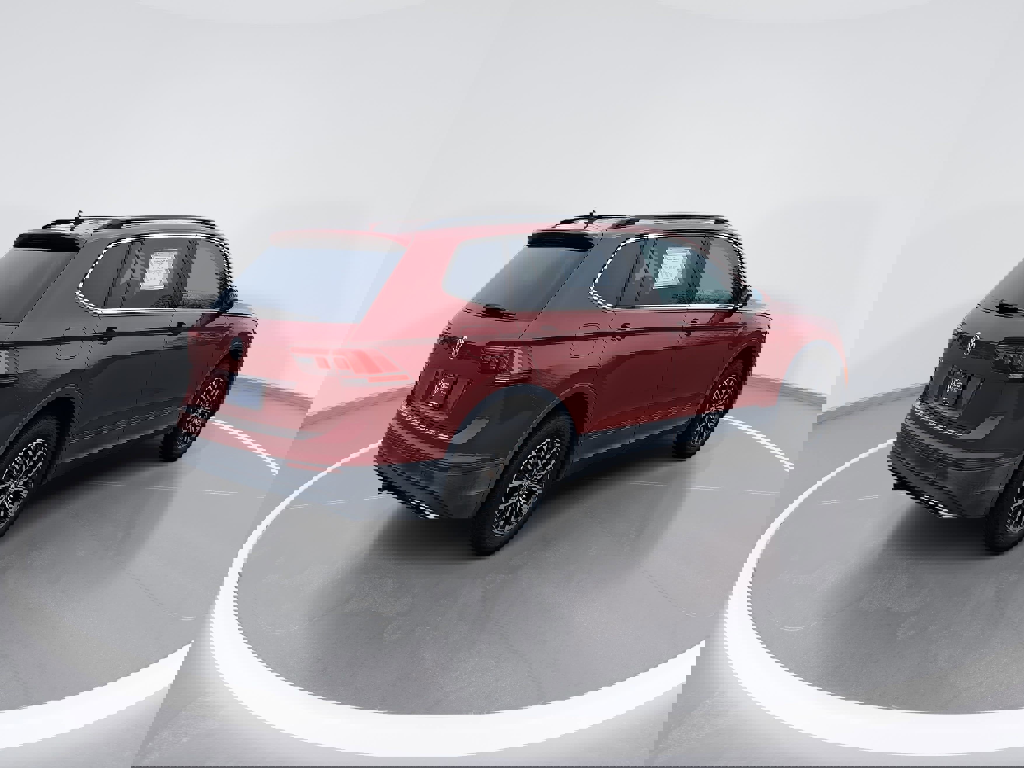 Certified 2019 Volkswagen Tiguan SE w/ Panoramic Sunroof Package image 3