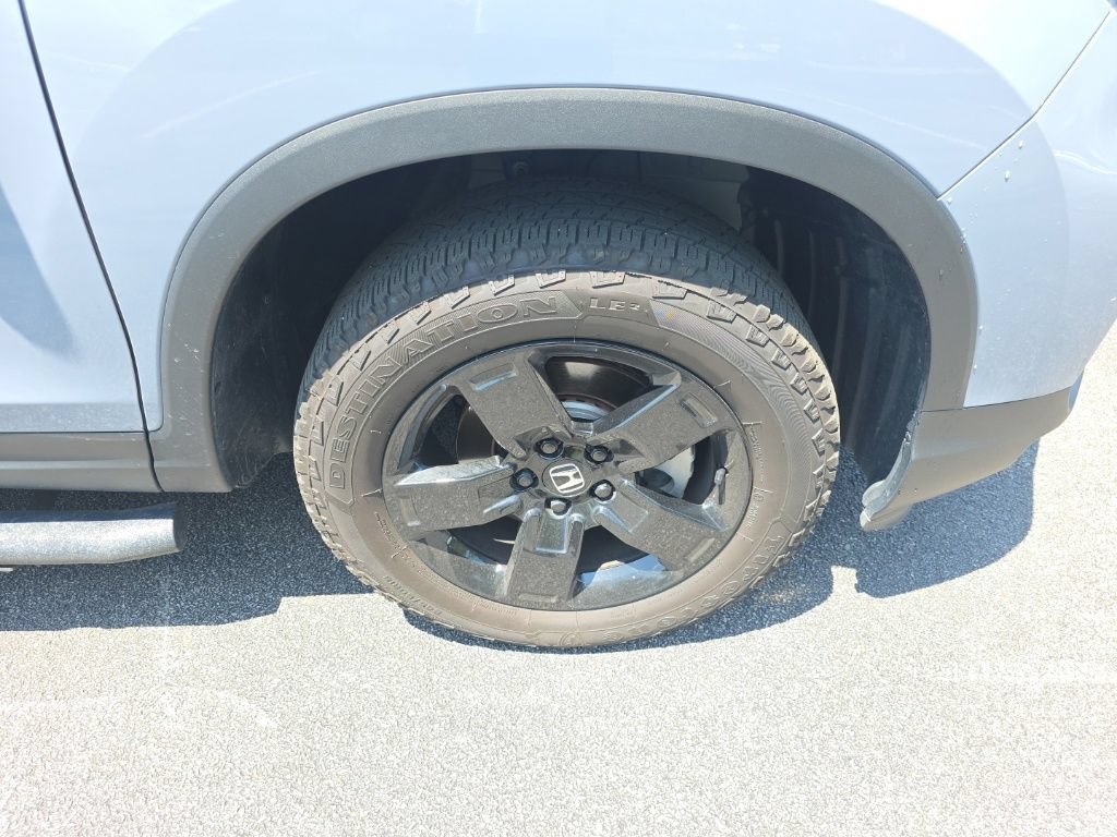 Certified 2025 Honda Ridgeline Black Edition image 9