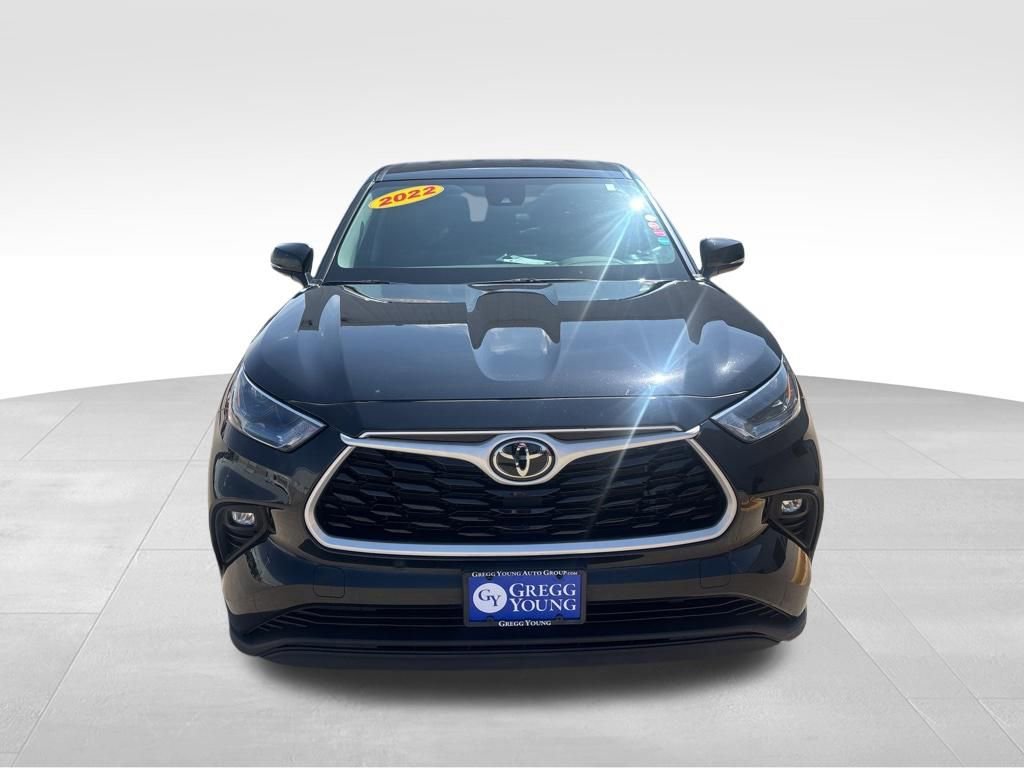 Used 2022 Toyota Highlander LE image 4