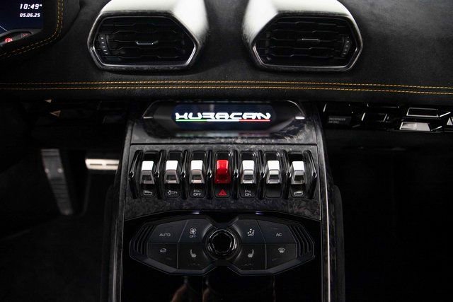 Used 2018 Lamborghini Huracan Performante image 18