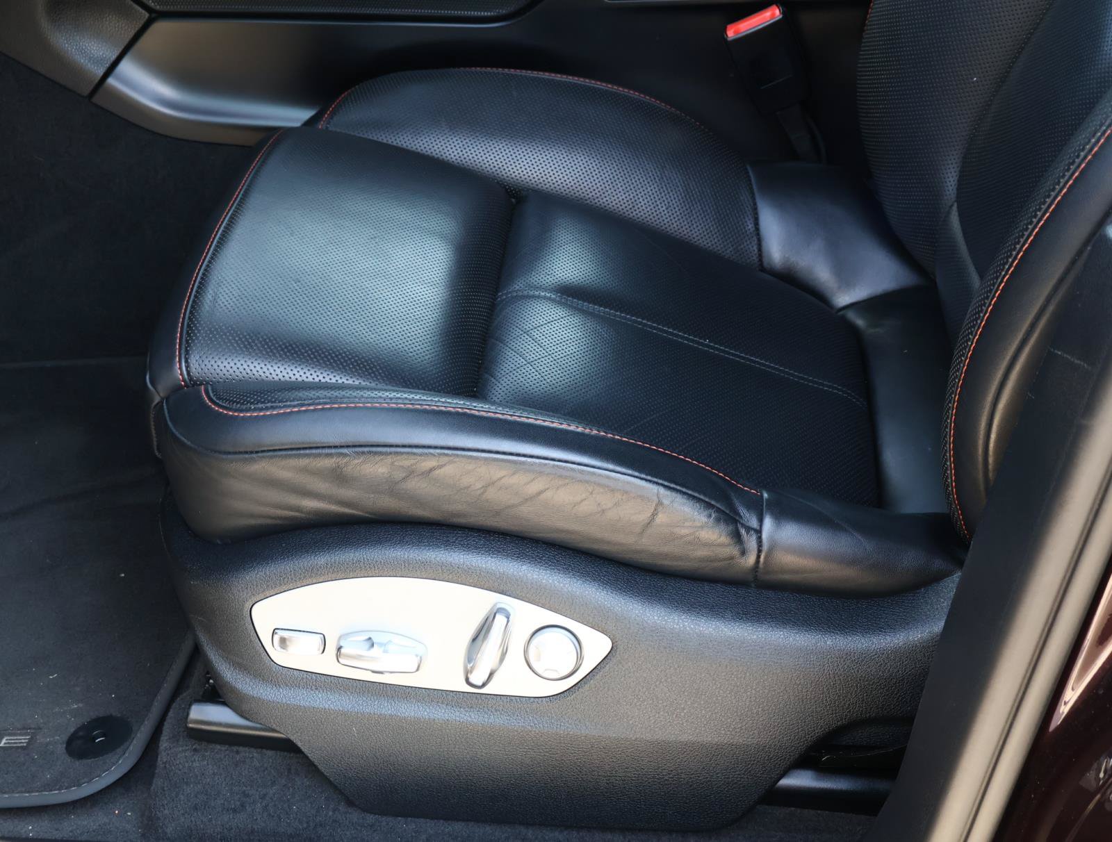 Used 2023 Porsche Macan S AWD/4WD image 16