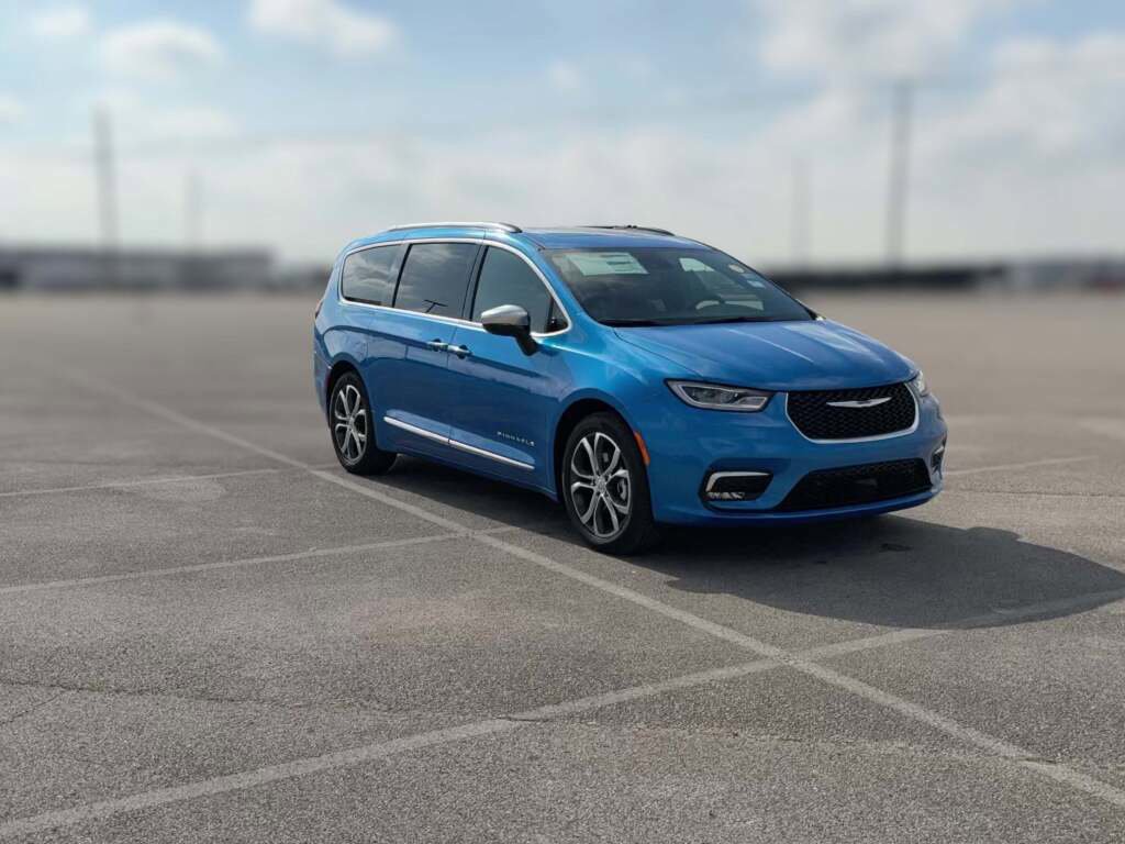 New 2026 Chrysler Pacifica Pinnacle image 16