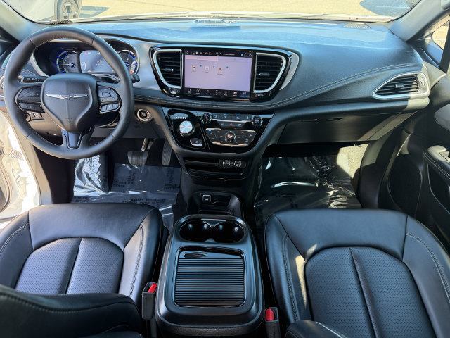 Used 2024 Chrysler Pacifica Limited FWD image 25