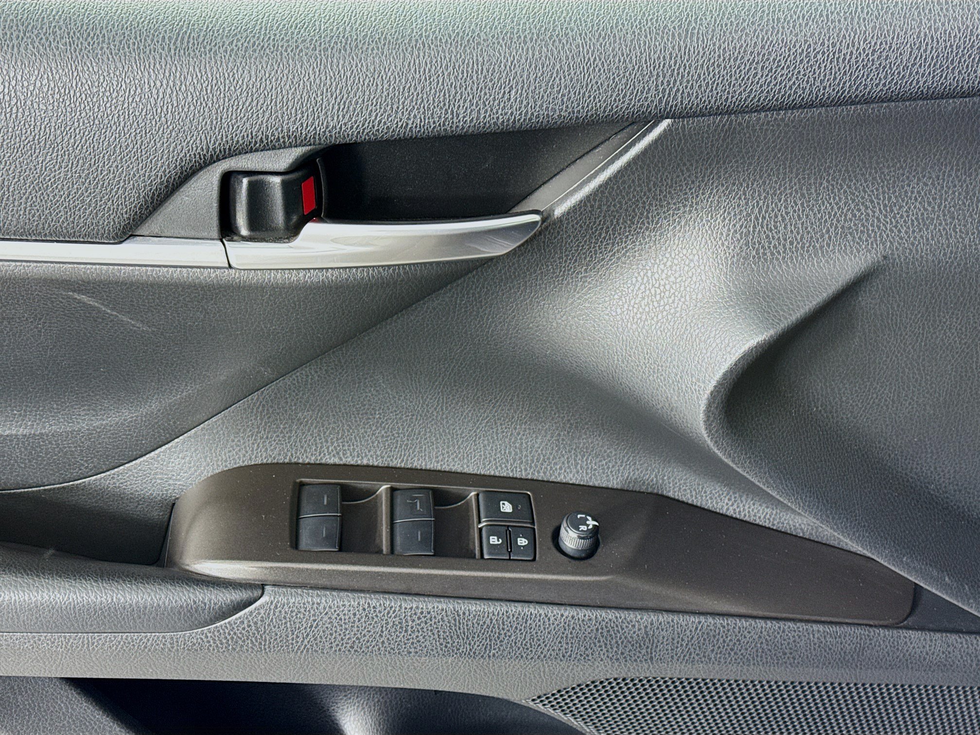 Used 2023 Toyota Camry SE FWD image 18