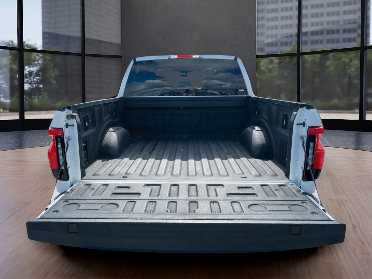 Used 2022 Ford F150 Lightning Pro image 9