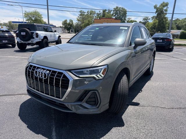 Used 2024 Audi Q3 2.0T Premium Plus w/ Premium Plus Package AWD/4WD image 2