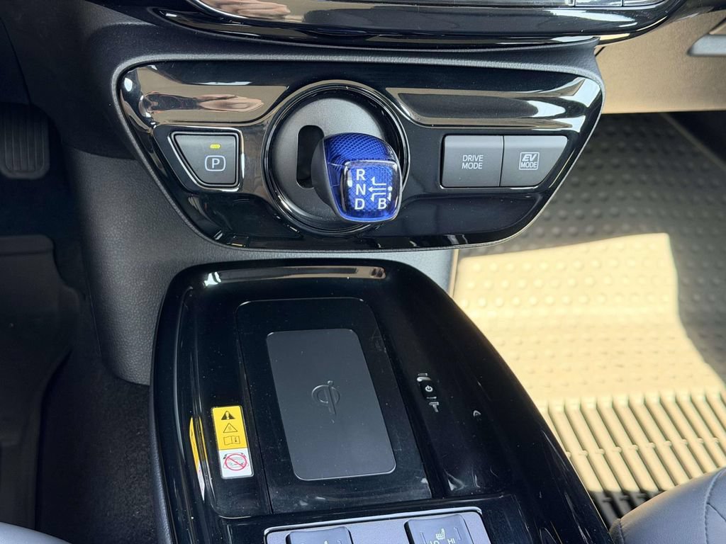 Certified 2022 Toyota Prius FWD image 6