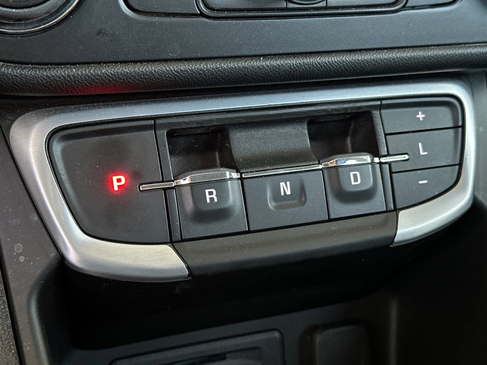 Used 2024 GMC Terrain SLT image 19