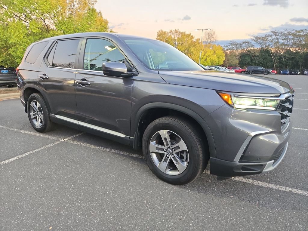 Used 2025 Honda Pilot EX-L image 8