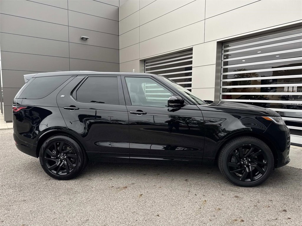 Used 2025 Land Rover Discovery Dynamic SE image 9
