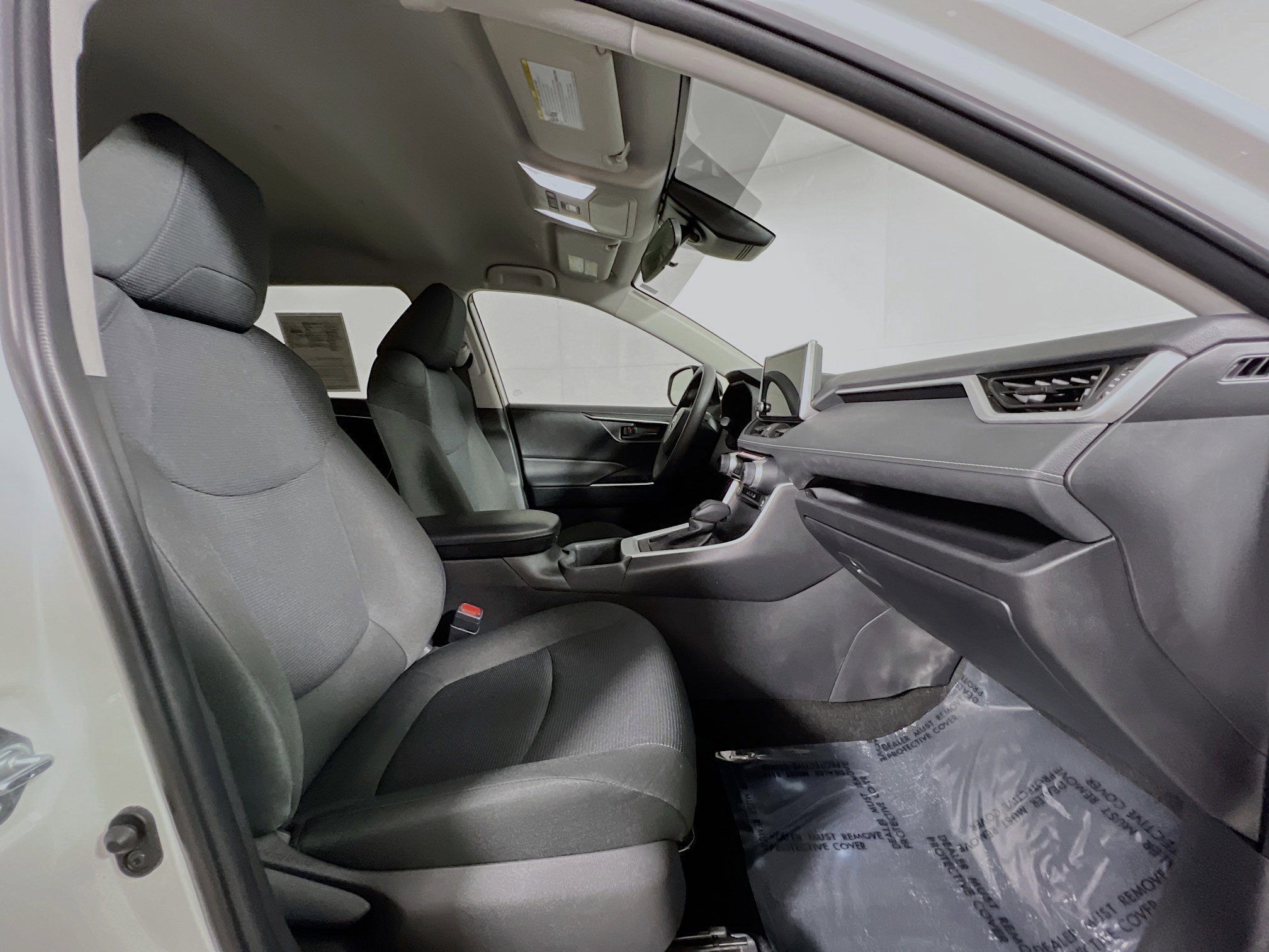 Used 2024 Toyota RAV4 LE image 31