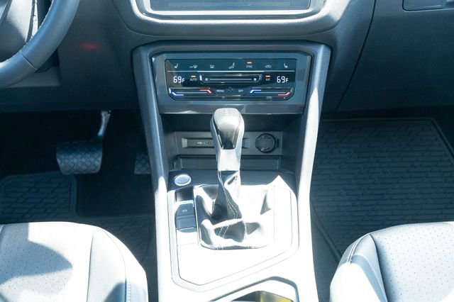 Certified 2023 Volkswagen Tiguan SE FWD image 34