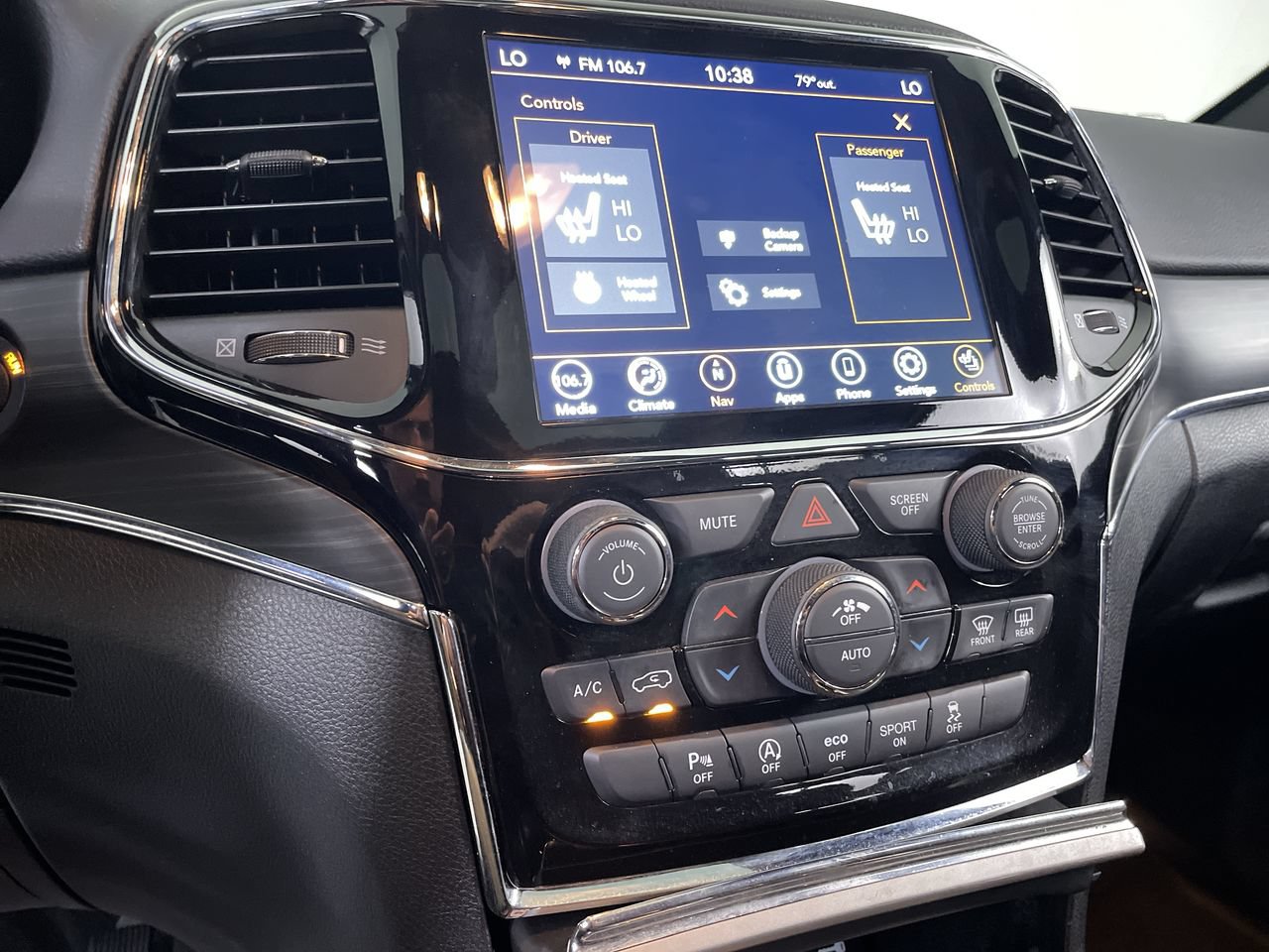 Used 2020 Jeep Grand Cherokee Limited AWD/4WD image 18