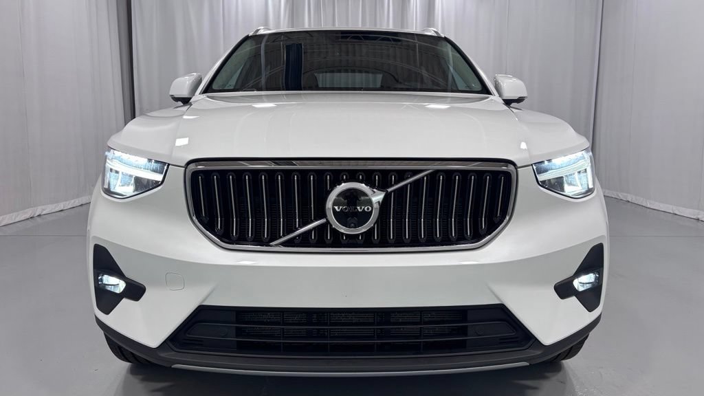 Used 2024 Volvo XC40 B5 Plus w/ Protection Package Premier AWD/4WD image 3