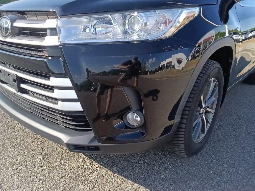 Used 2019 Toyota Highlander XLE AWD/4WD image 9