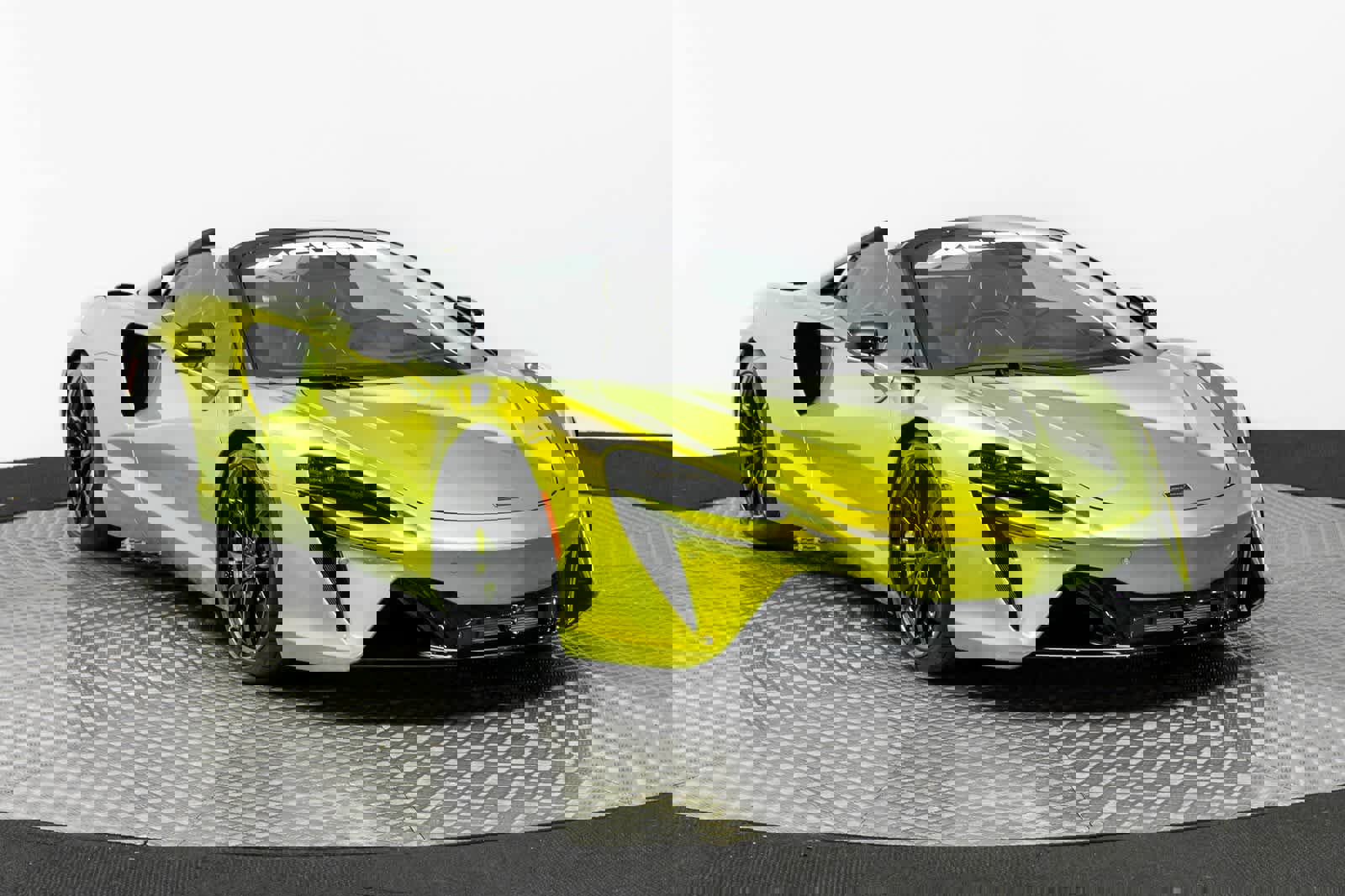 Used 2025 McLaren Artura Spider image 45