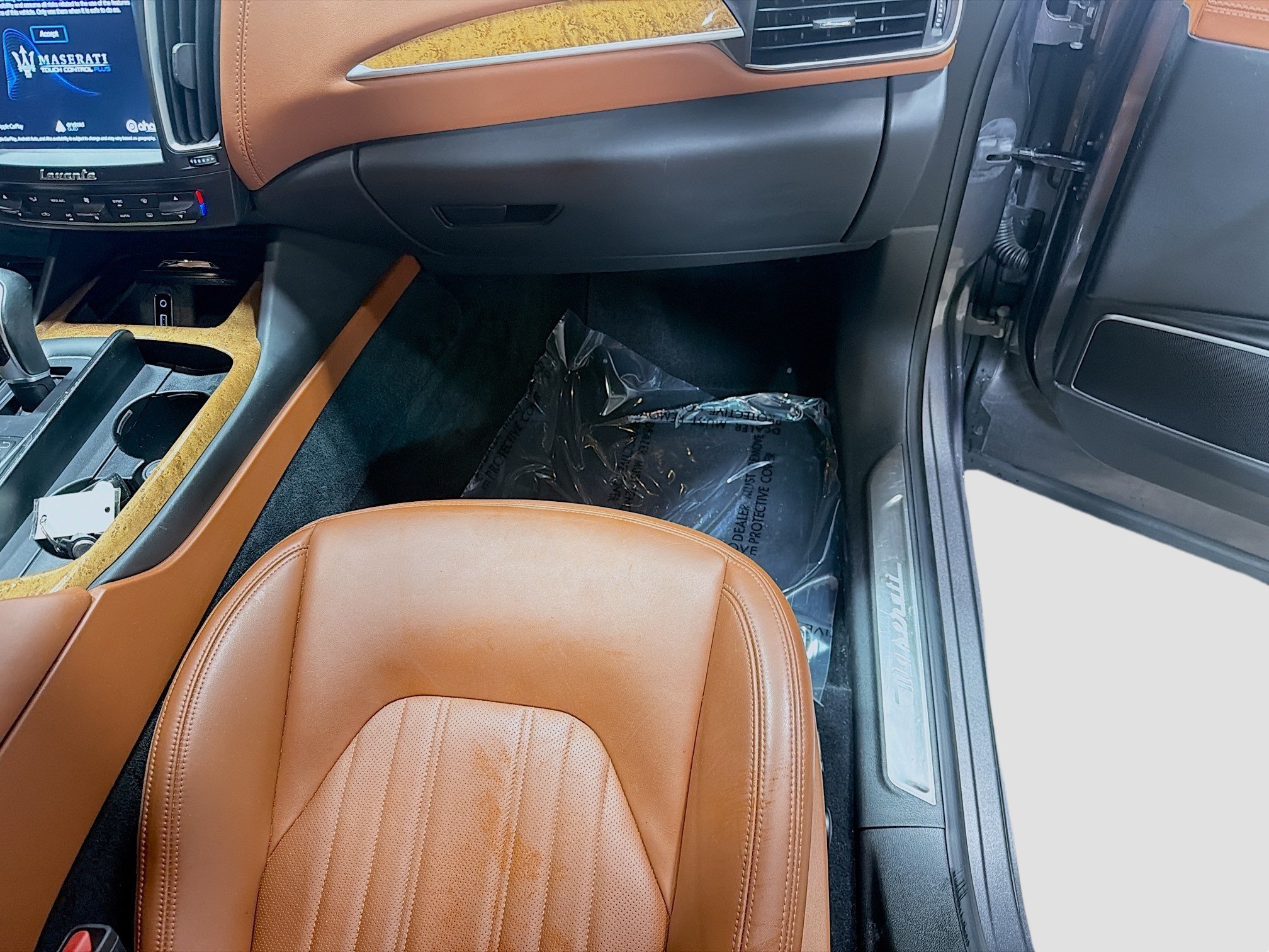 Used 2018 Maserati Levante GranLusso AWD/4WD image 17