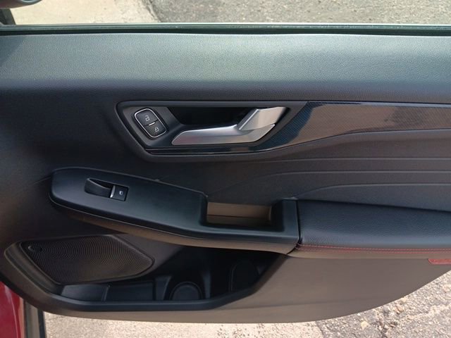 Used 2025 Ford Escape ST-Line image 32