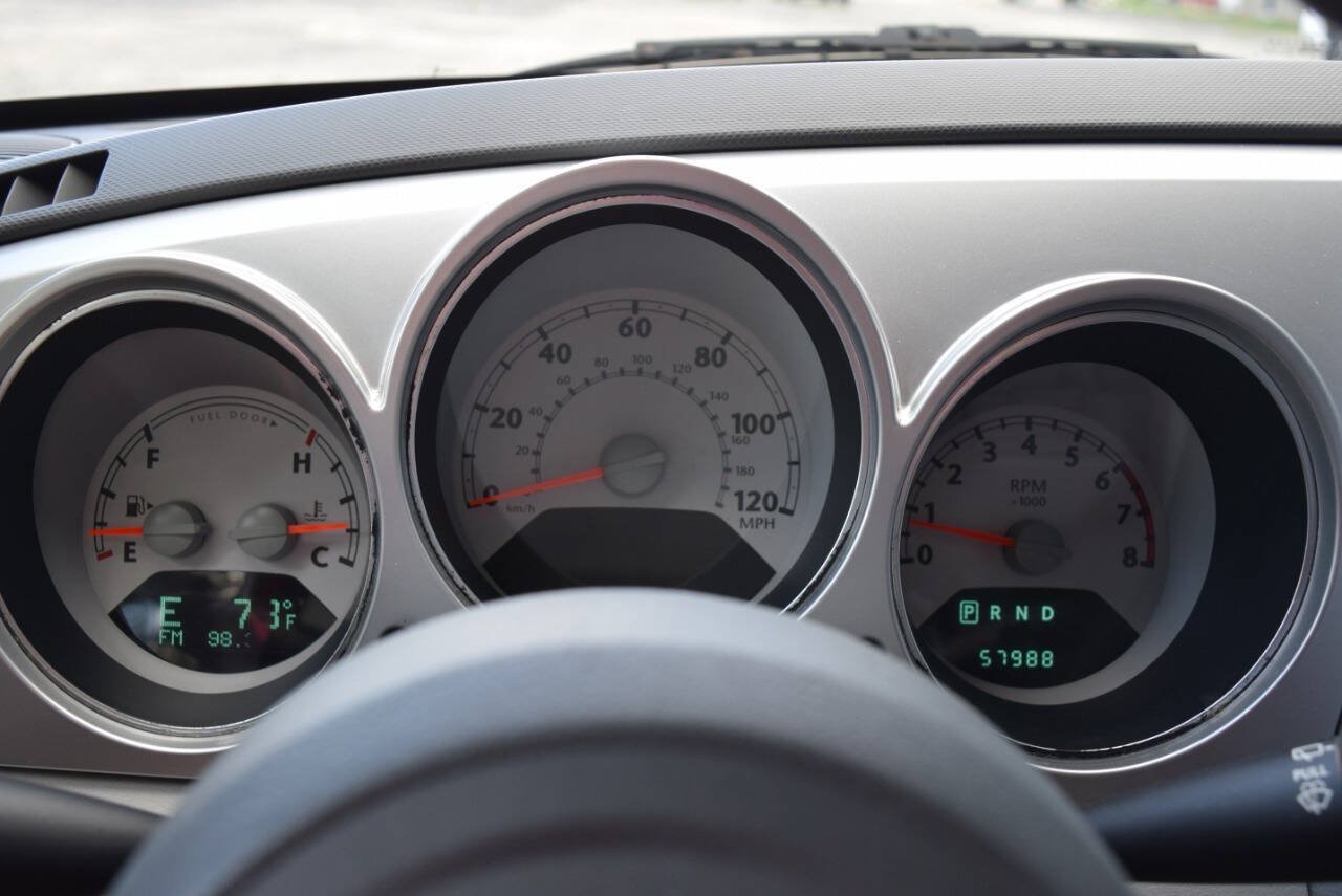 Used 2006 Chrysler PT Cruiser Touring FWD image 2