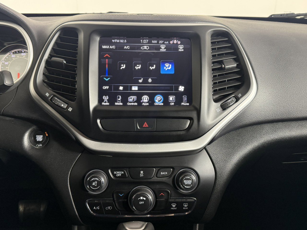 Used 2018 Jeep Cherokee Latitude Plus w/ Cold Weather Group image 18