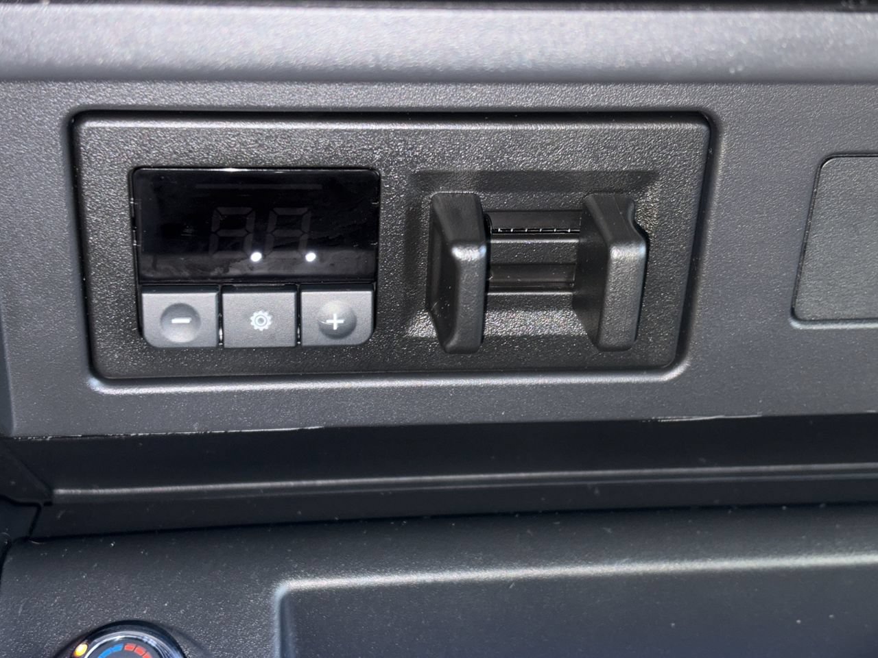 Used 2024 Nissan Titan PRO-4X w/ Pro-4x Convenience Package AWD/4WD image 7