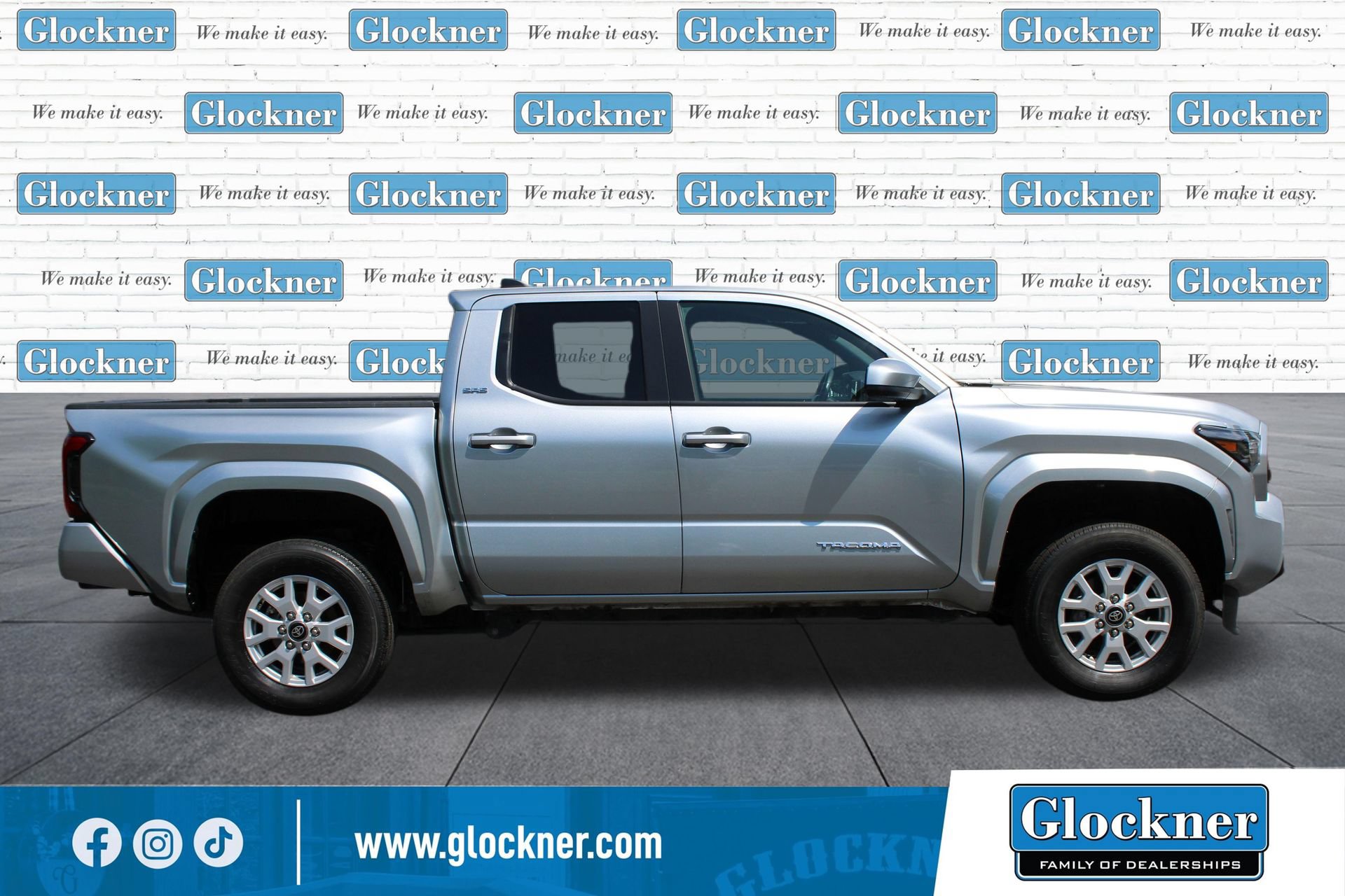 Used 2025 Toyota Tacoma SR5 AWD/4WD image 4