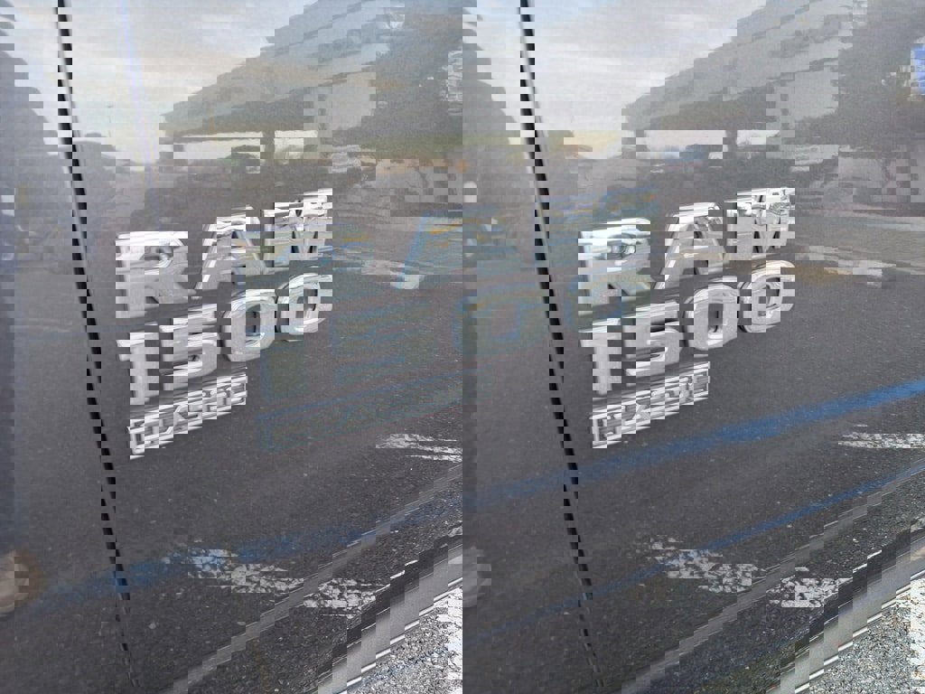 Used 2022 RAM 1500 Classic SLT image 3