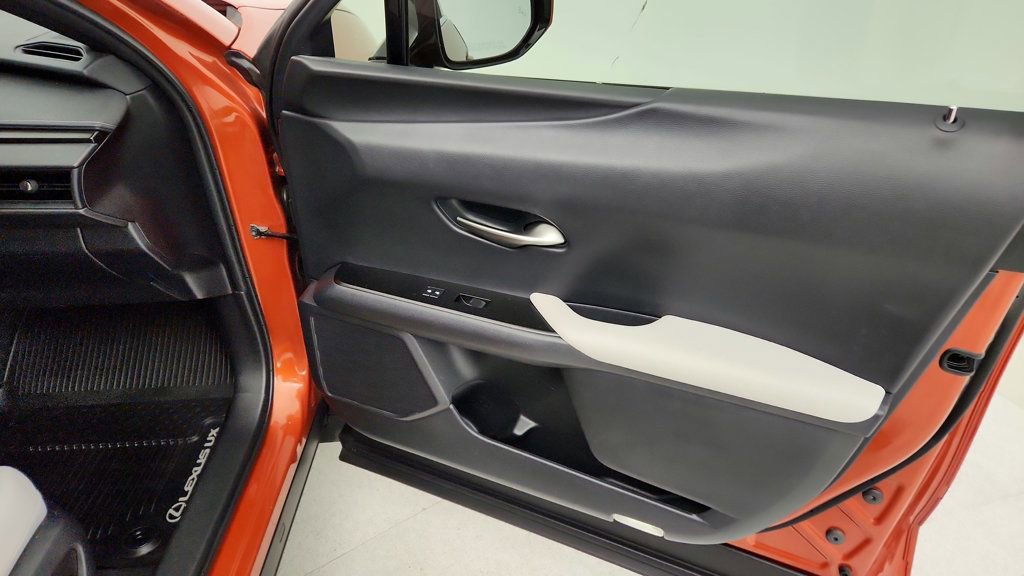 Used 2019 Lexus UX 250h w/ Premium Package image 28