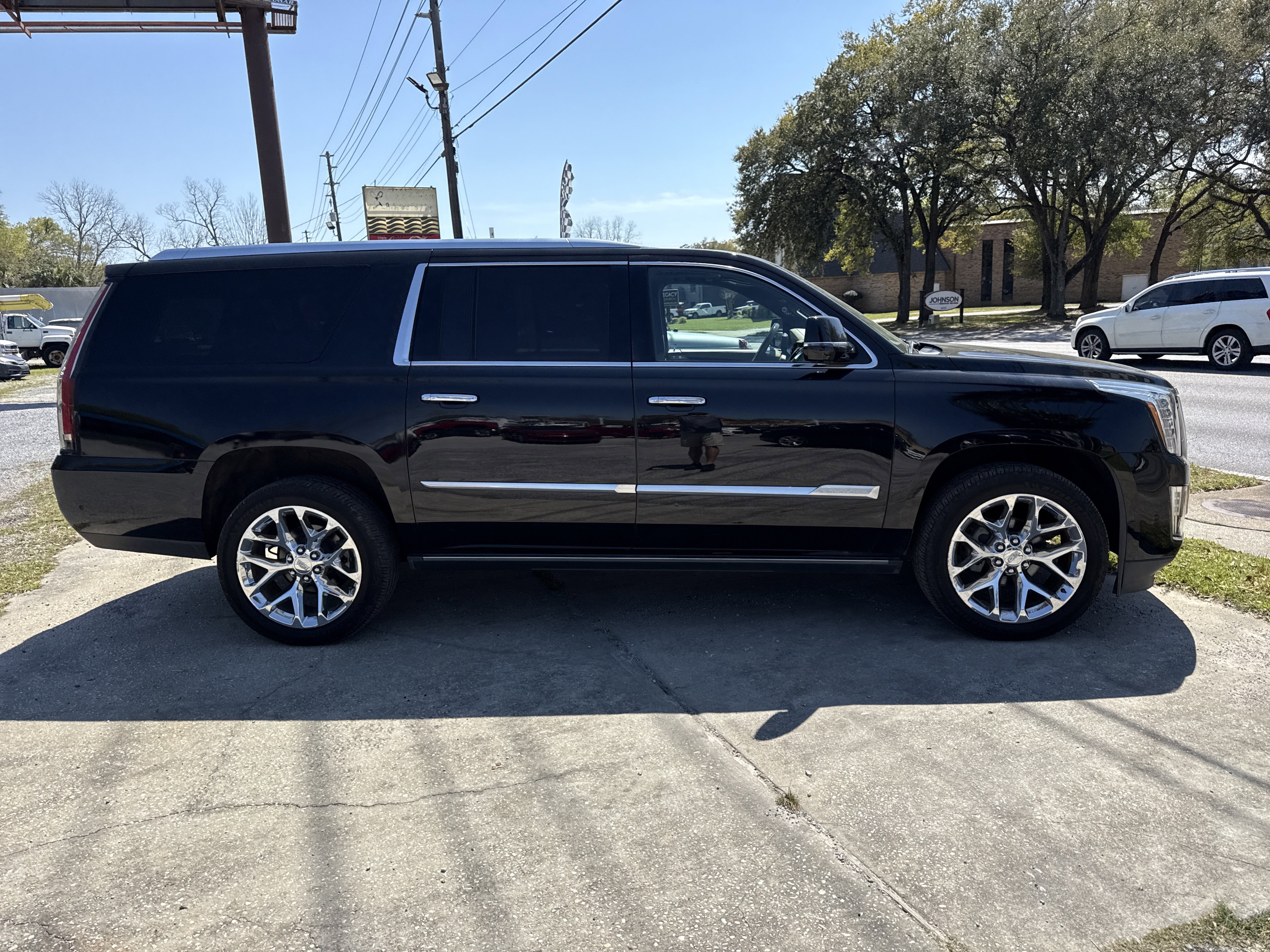 Used 2018 Cadillac Escalade ESV Platinum image 5