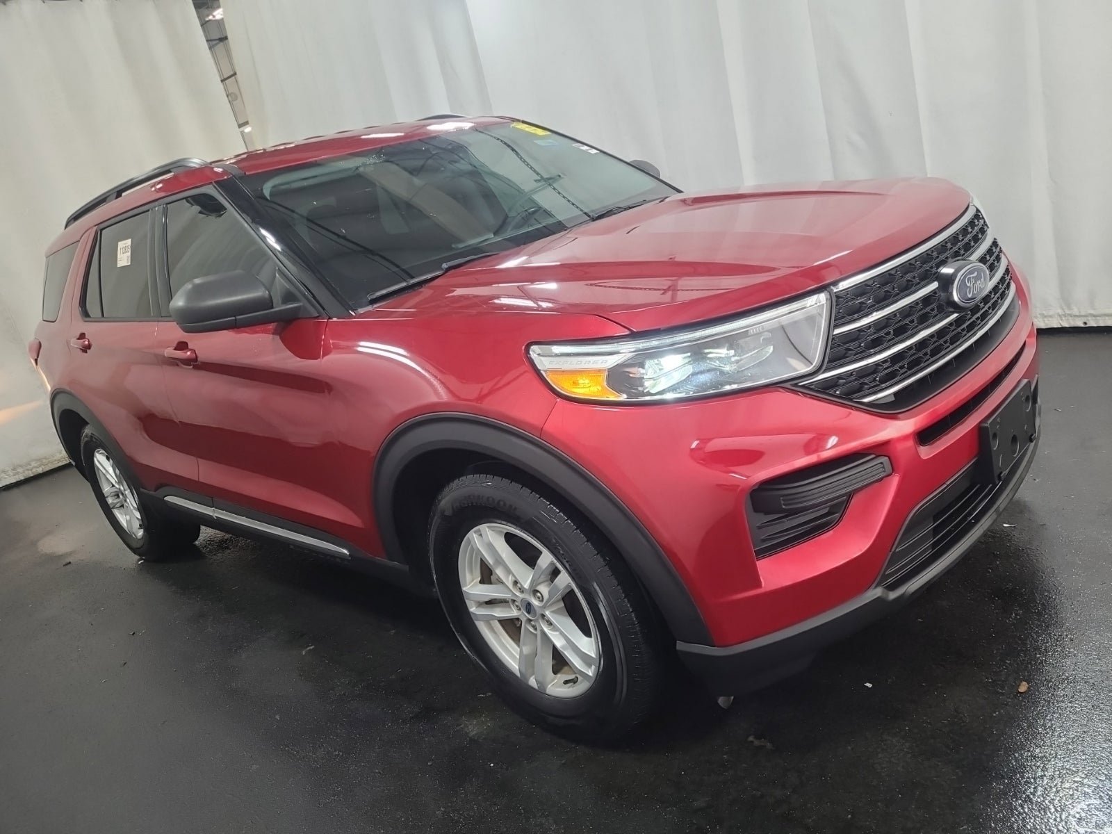 Used 2021 Ford Explorer XLT RWD image 2