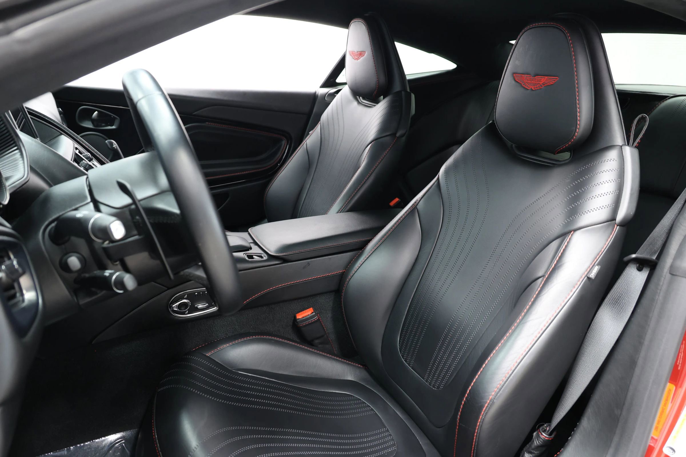 Used 2018 Aston Martin DB11 V12 image 14