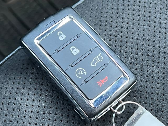 Used 2023 Jeep Grand Cherokee L Laredo image 12