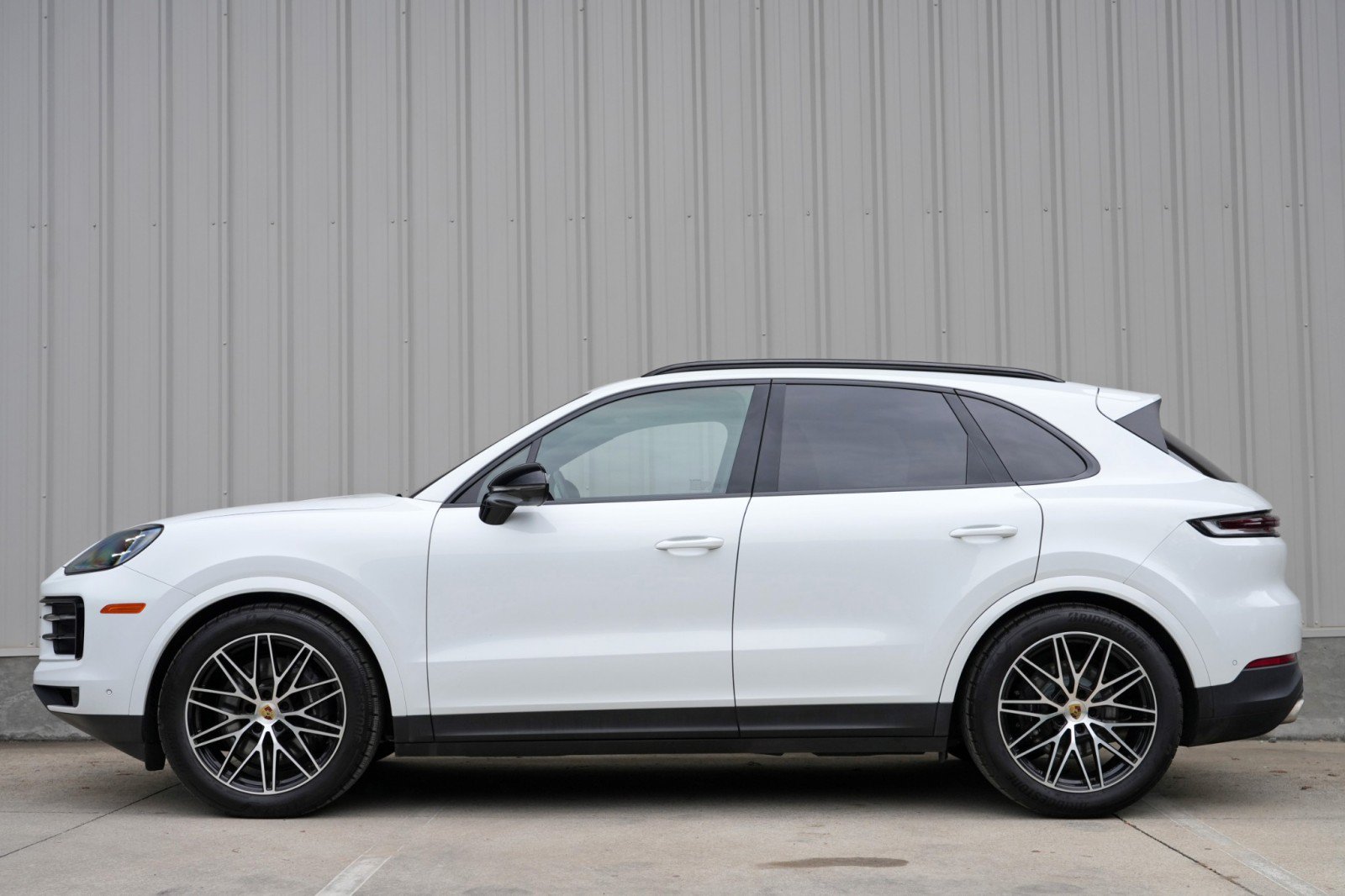 Used 2024 Porsche Cayenne AWD/4WD image 9