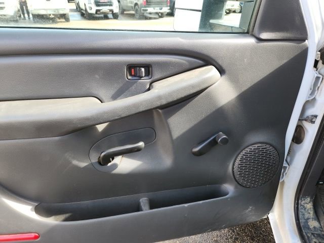 Used 2005 Chevrolet Silverado 2500 w/ Heavy-Duty Power Package image 18