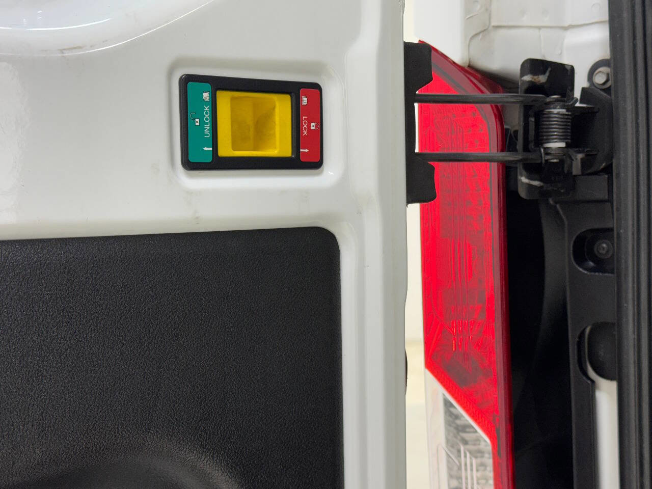 Used 2020 Ford Transit 250 250 3dr SWB Medium Roof Cargo image 35