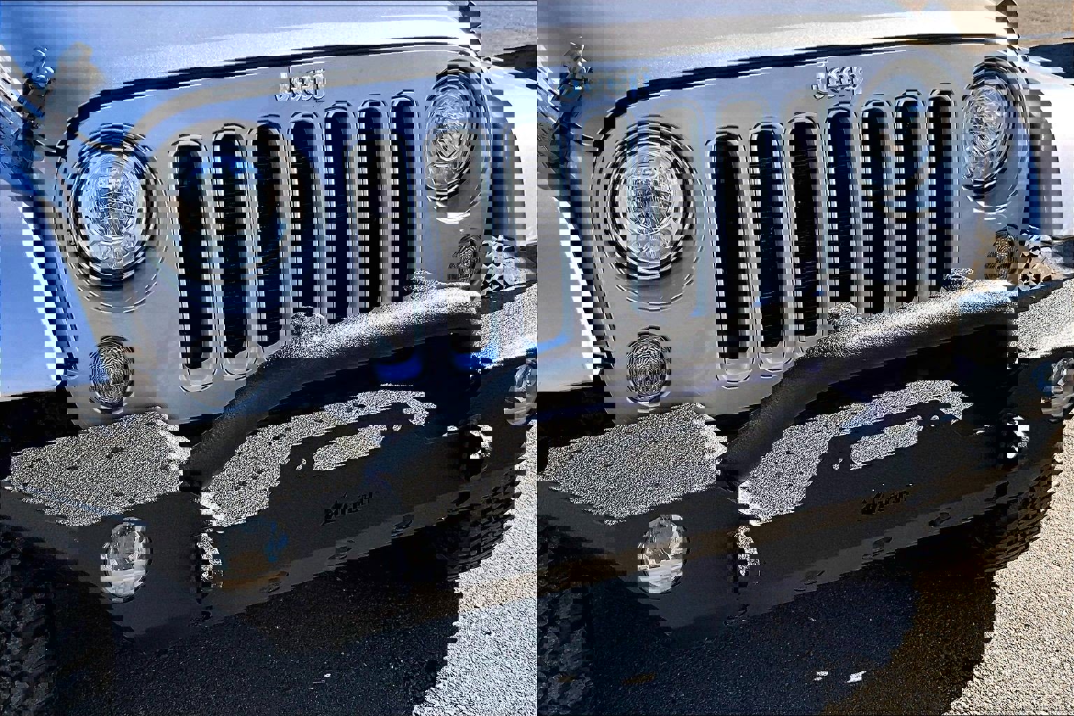 Used 2018 Jeep Wrangler Sahara w/ Connectivity Group image 23