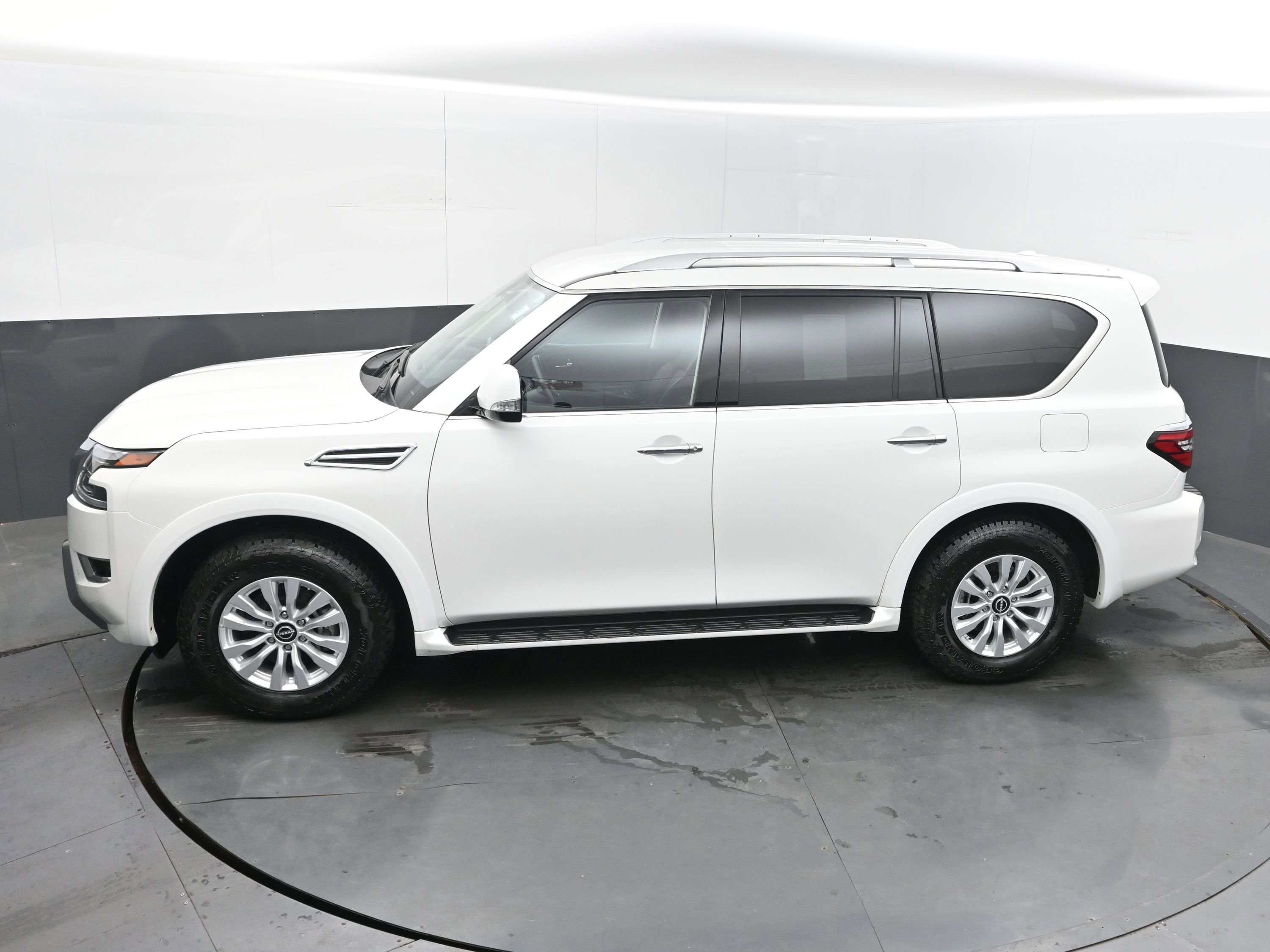 Certified 2024 Nissan Armada SV image 33