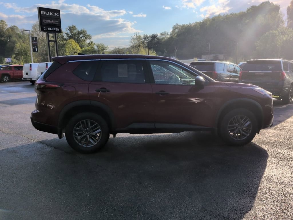 Used 2025 Nissan Rogue S AWD/4WD image 8
